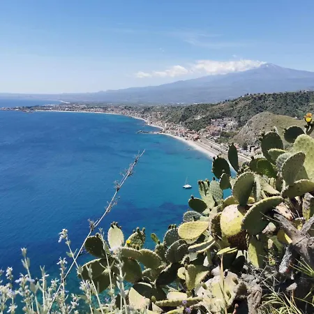 Le Maioliche Giardini Naxos